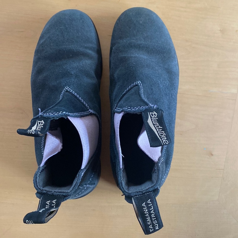 Blundstone navy suede/pink elastic boots. Size 9.5 US and 6.5 Aus